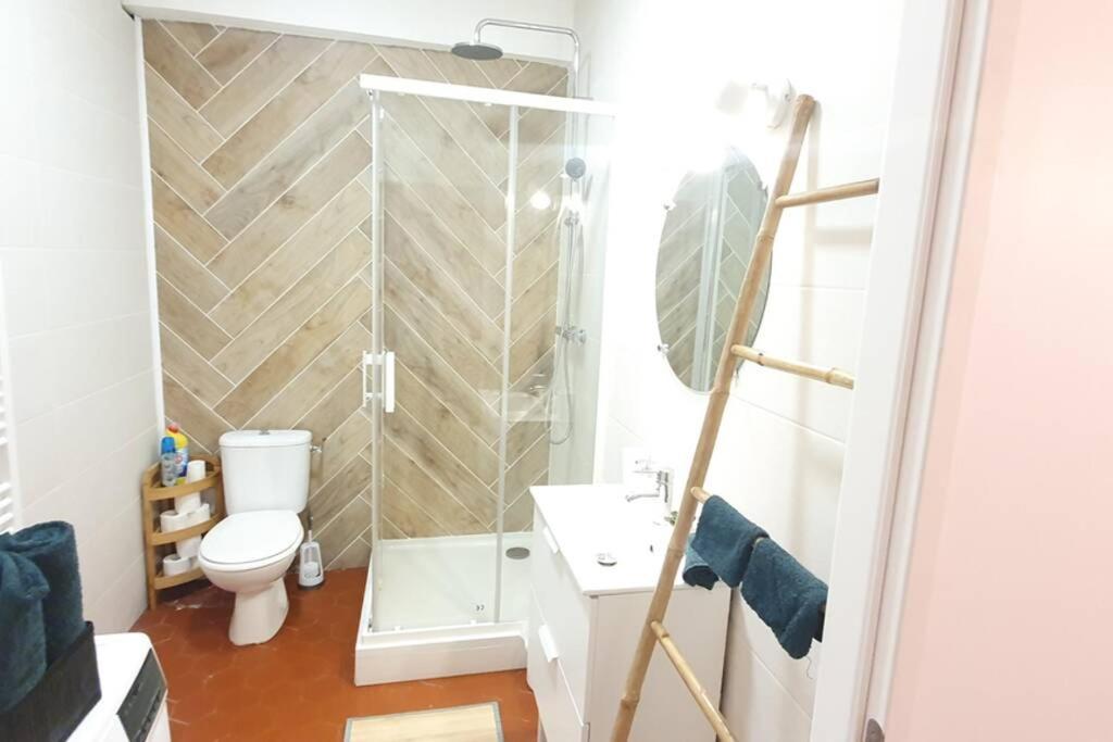 T2 Cosy Au Calme,Entree Autonome,Centre Historique Apartment Montelimar Bagian luar foto